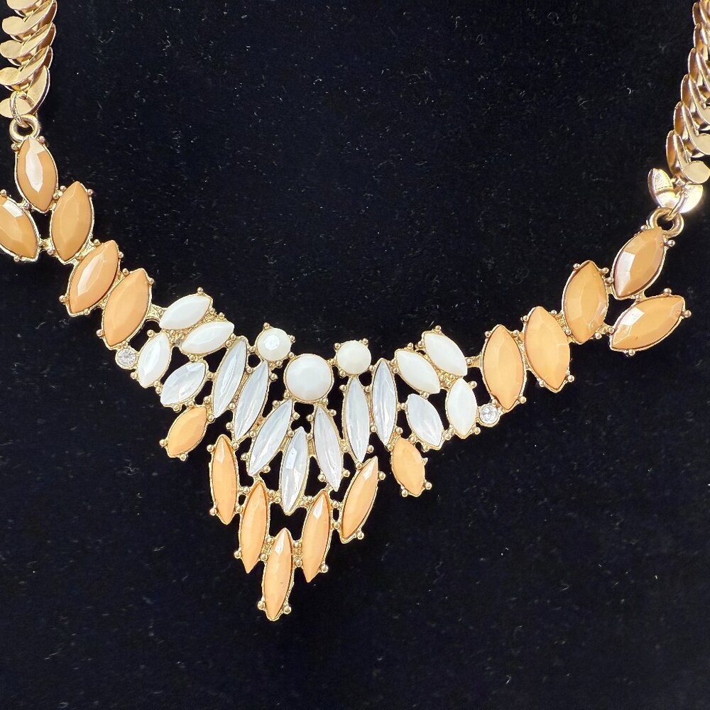 MILA Vintage Prong Set Acrylic Necklace - Picture 3 of 7